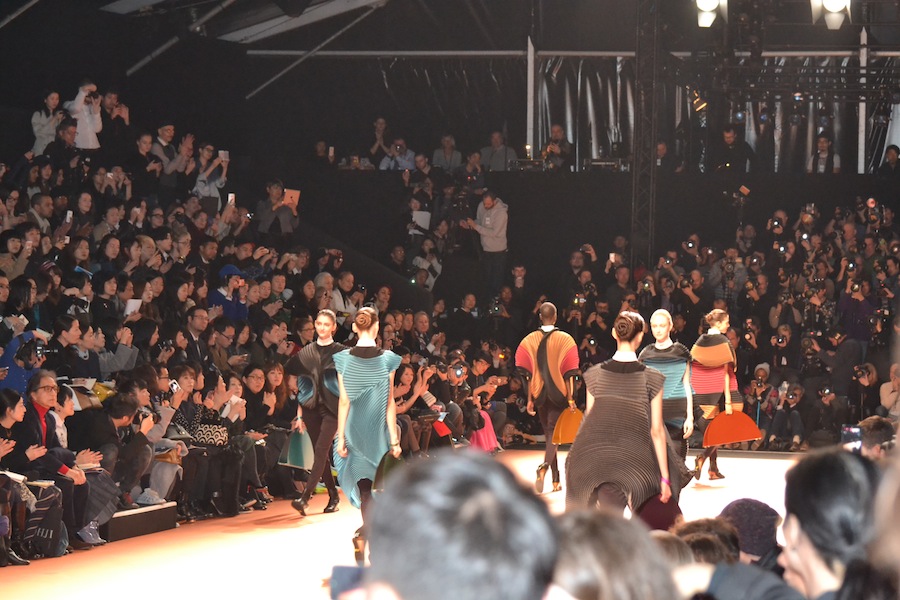 Issey-Miyake-lenastore-lenafashion-fashion-show-a:w-2014:15-Parigi-17