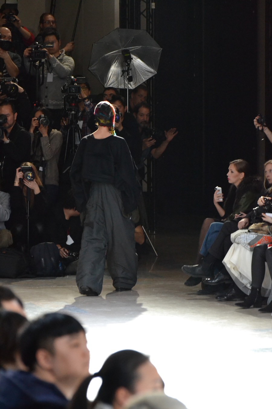 Yohji-Yamamoto-lenastore-lenafashion-fashion-show-a:w-2014:15-Parigi-64